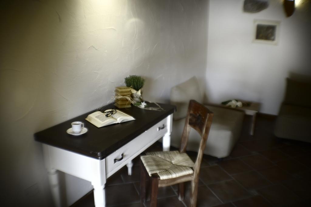 Bed and Breakfast Il Giardino Degli Aranci Mores Habitación foto